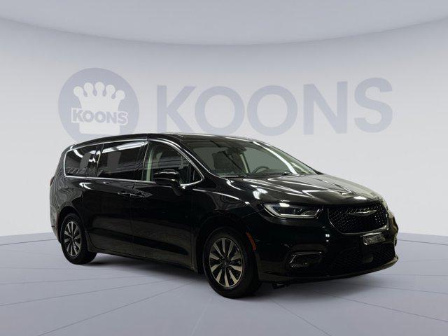 used 2024 Chrysler Pacifica Hybrid car, priced at $24,700