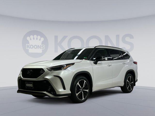 used 2022 Toyota Highlander car, priced at $32,750