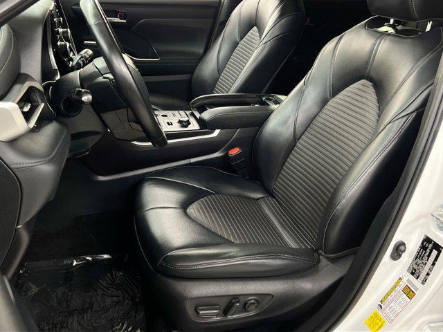 used 2022 Toyota Highlander car, priced at $32,750