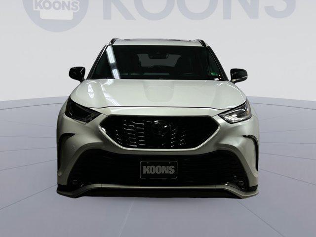 used 2022 Toyota Highlander car, priced at $32,750