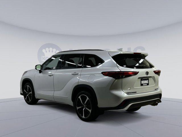 used 2022 Toyota Highlander car, priced at $32,750