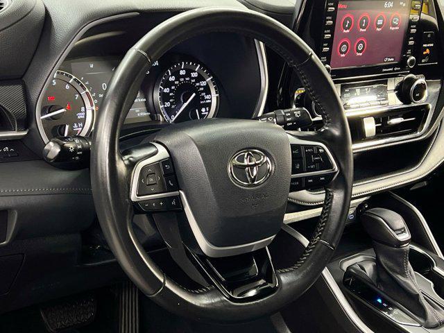 used 2022 Toyota Highlander car, priced at $32,750