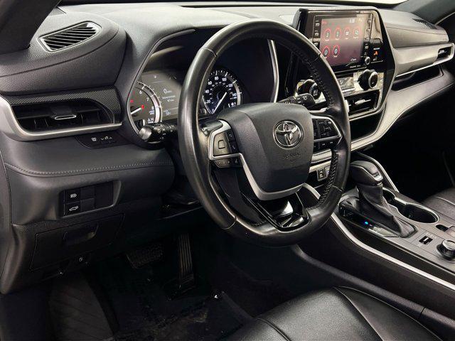 used 2022 Toyota Highlander car, priced at $32,750