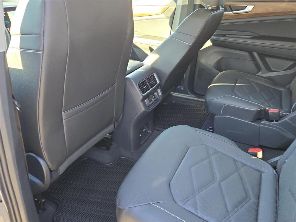 new 2026 Volkswagen Atlas car, priced at $44,588