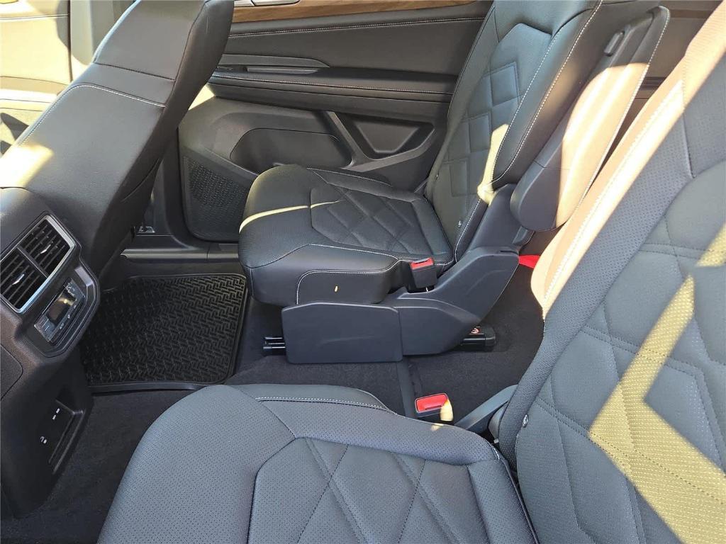 new 2026 Volkswagen Atlas car, priced at $44,588