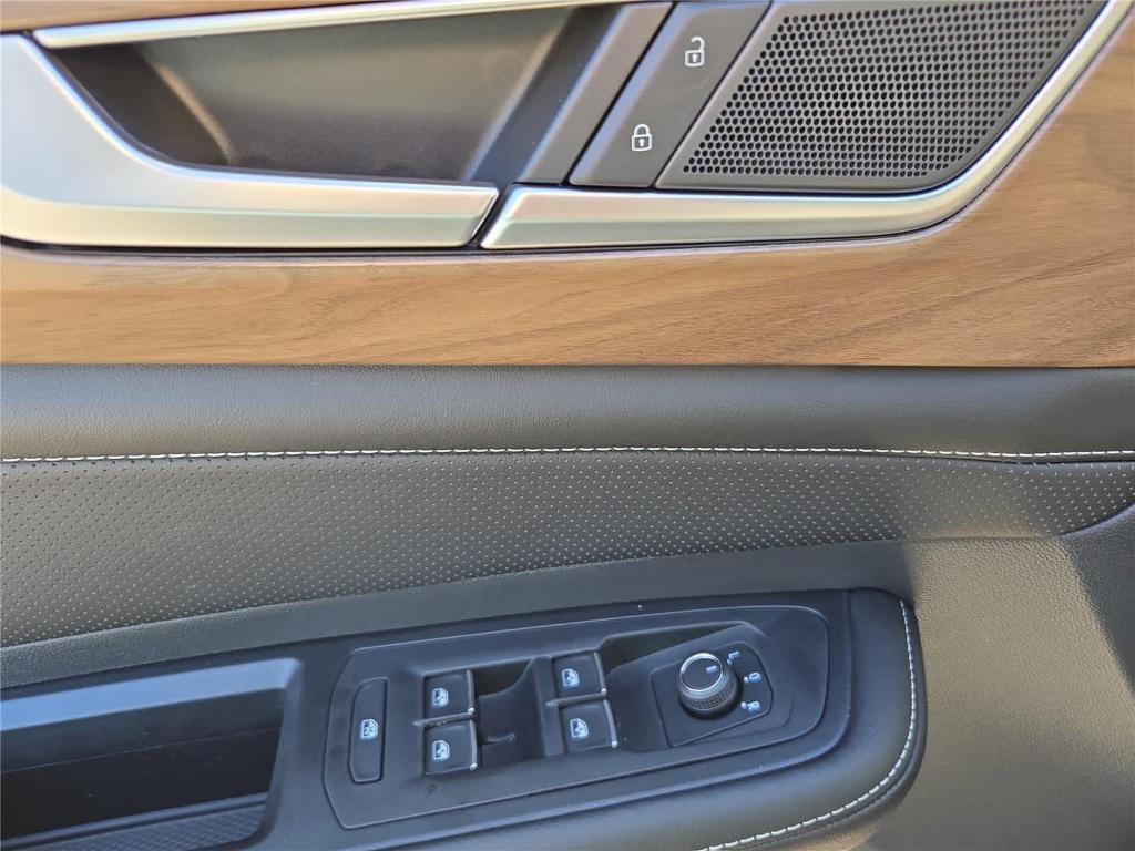 new 2026 Volkswagen Atlas car, priced at $44,588