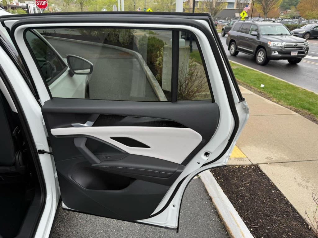 used 2025 Volkswagen Tiguan car, priced at $32,494
