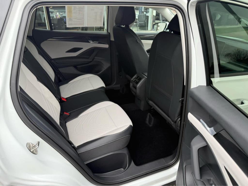 used 2025 Volkswagen Tiguan car, priced at $32,494