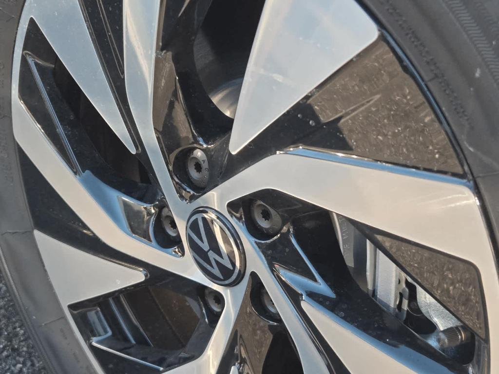 new 2026 Volkswagen Tiguan car, priced at $32,434