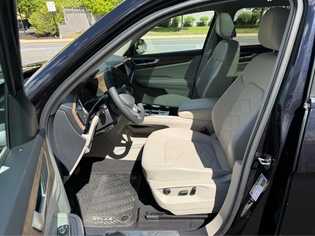 used 2024 Volkswagen Atlas car, priced at $32,494
