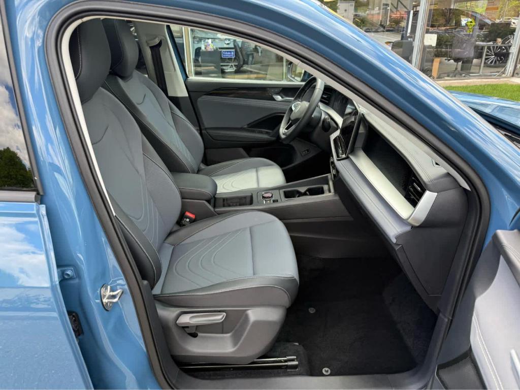 used 2025 Volkswagen Tiguan car, priced at $32,994