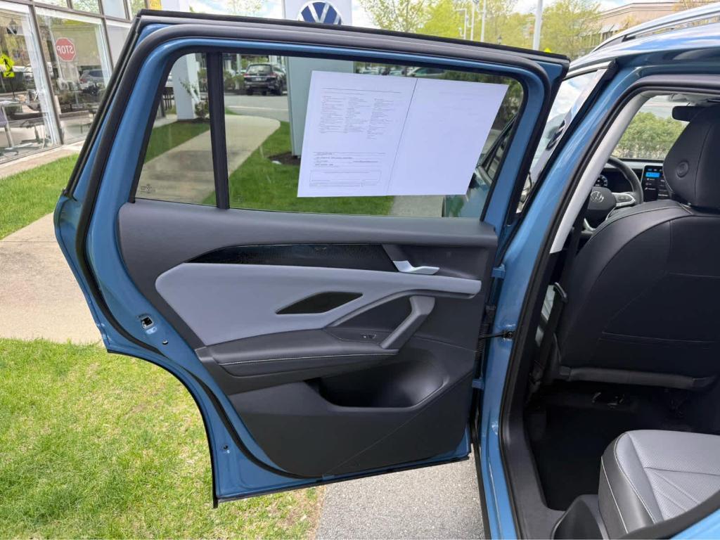 used 2025 Volkswagen Tiguan car, priced at $32,994