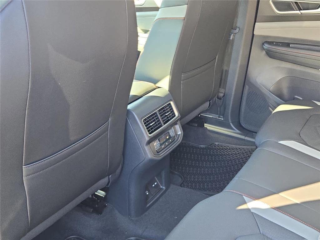 new 2026 Volkswagen Atlas car, priced at $45,871