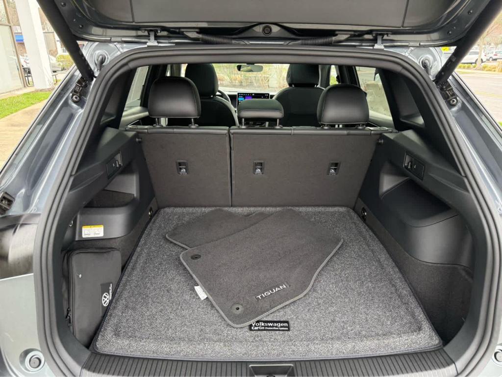 used 2025 Volkswagen Tiguan car, priced at $35,995