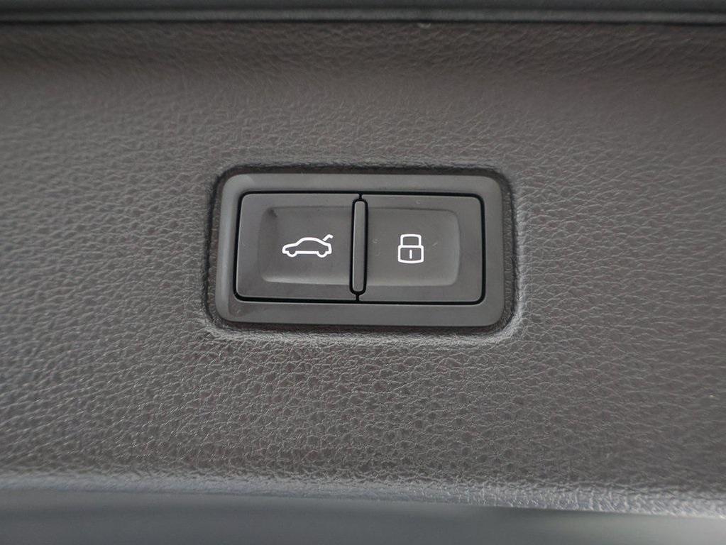 new 2026 Audi Q7 car, priced at $79,155