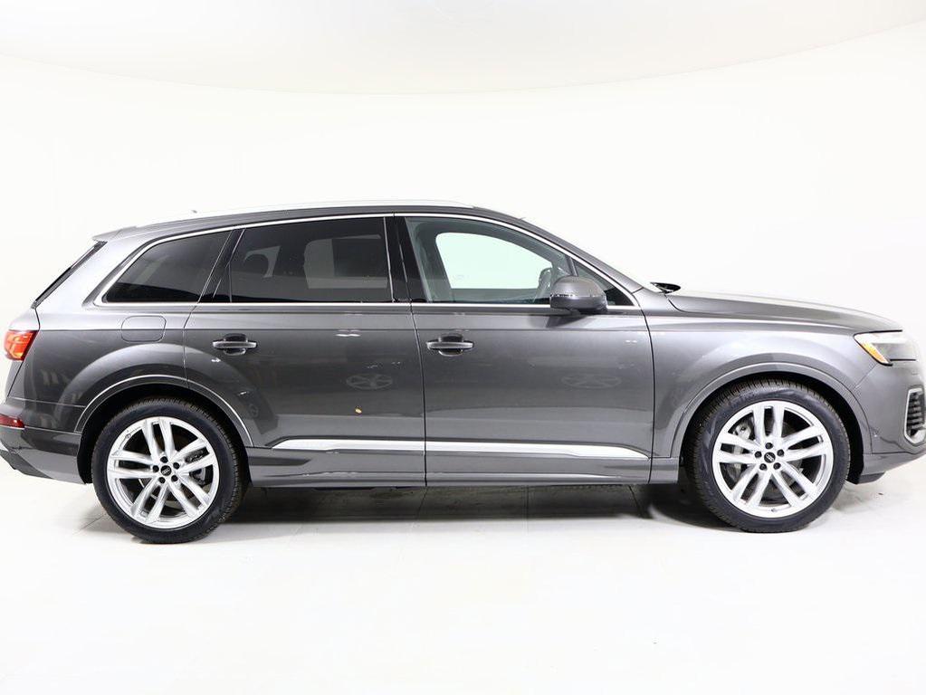 new 2025 Audi Q7 car, priced at $76,480