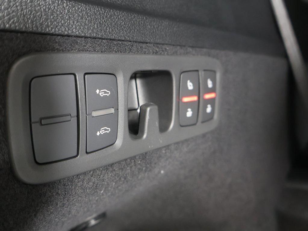 new 2026 Audi Q7 car, priced at $79,155