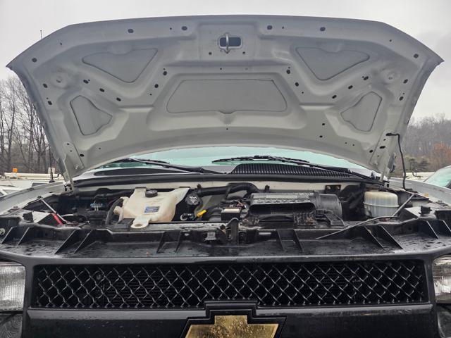 2012 Summit White Chevrolet Express 2500