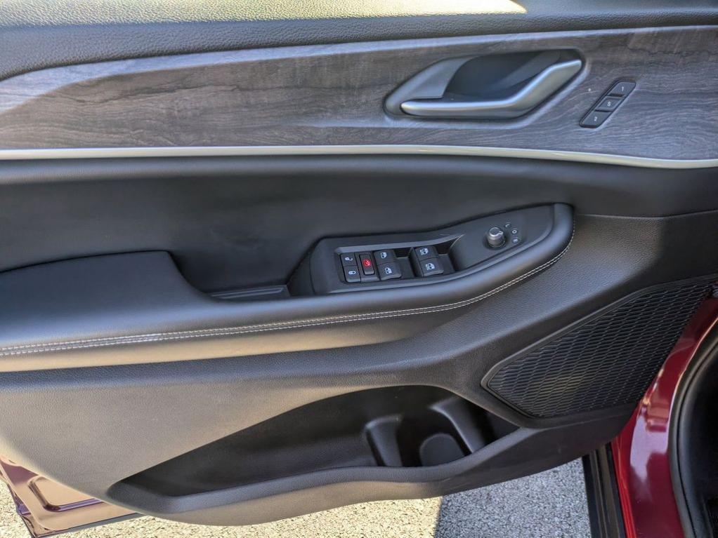 used 2023 Jeep Grand Cherokee car, priced at $31,495