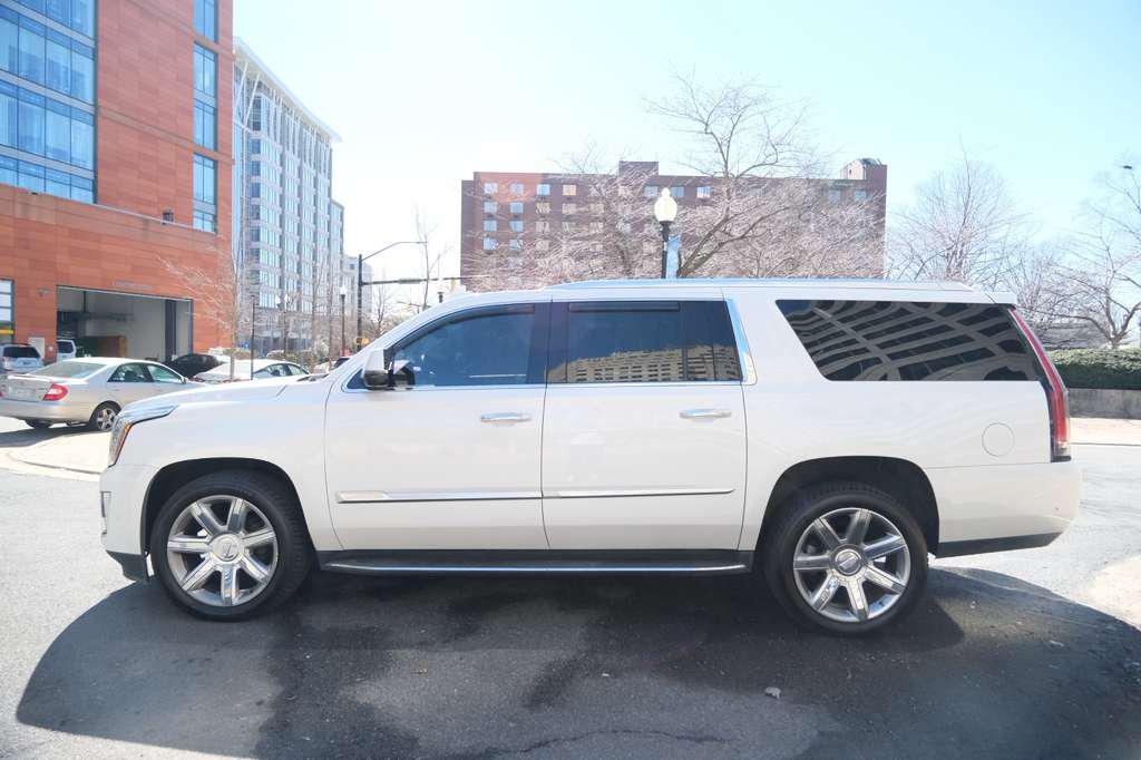used 2020 Cadillac Escalade ESV car, priced at $31,765
