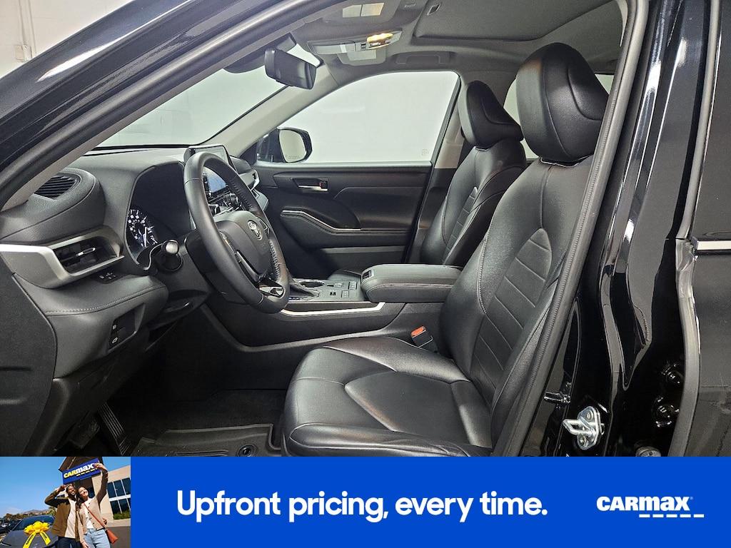 used 2021 Toyota Highlander car, priced at $33,998
