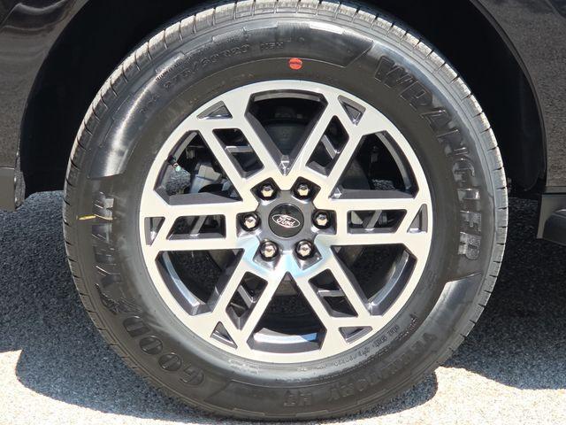 new 2025 Ford Expedition car, priced at $65,000