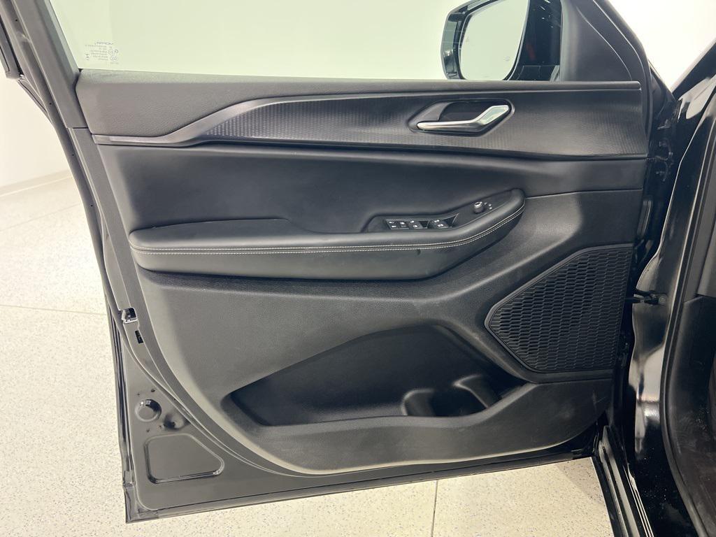 used 2025 Jeep Grand Cherokee car, priced at $36,480