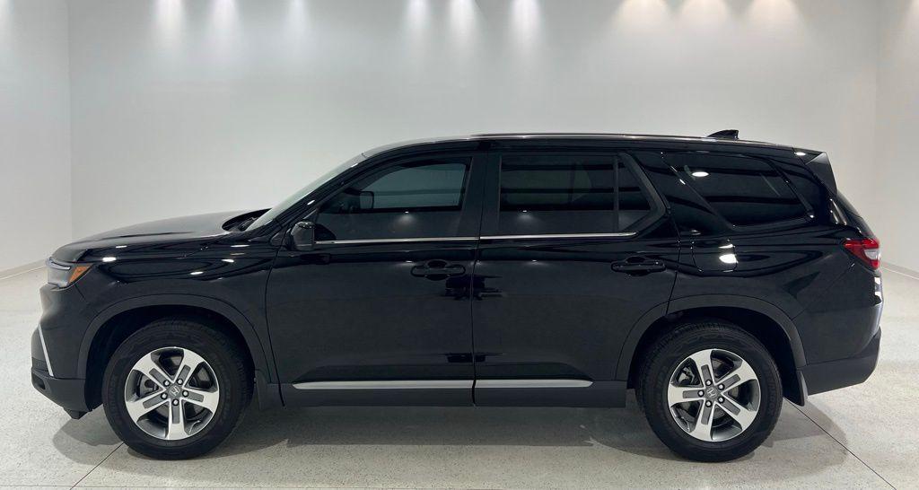 used 2025 Honda Pilot car, priced at $39,378