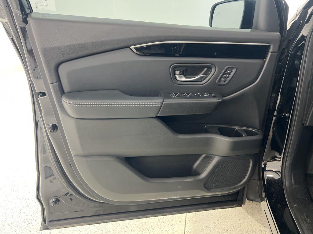 used 2025 Honda Pilot car, priced at $39,378