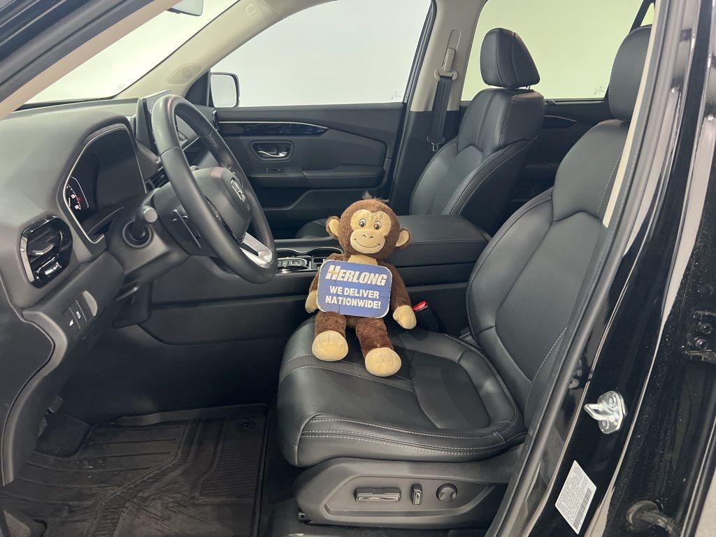 used 2025 Honda Pilot car, priced at $39,378