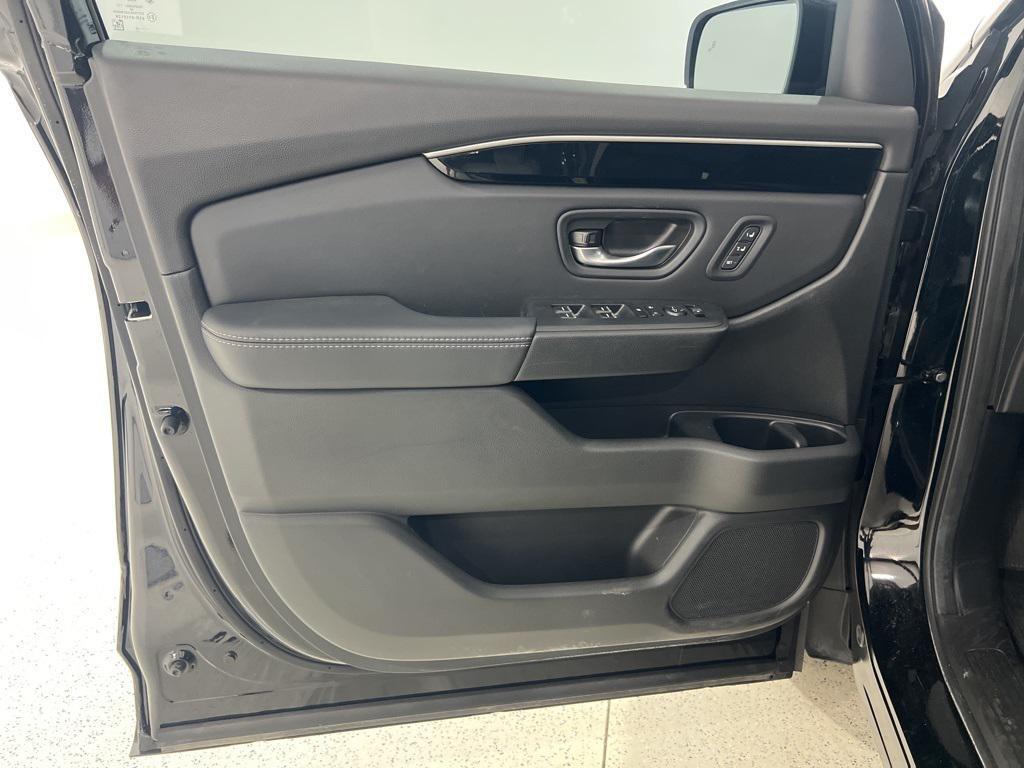 used 2025 Honda Pilot car, priced at $40,480