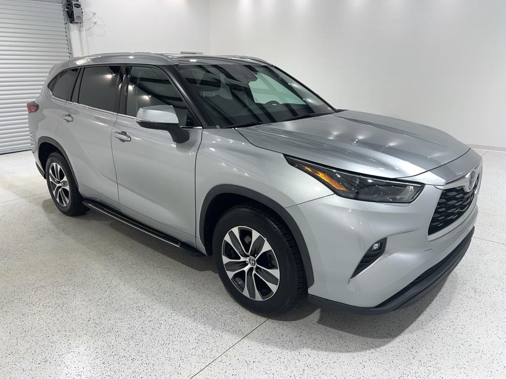 used 2022 Toyota Highlander Hybrid car, priced at $33,880