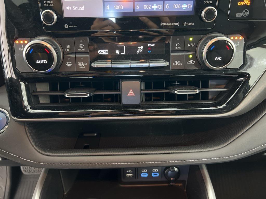 used 2022 Toyota Highlander Hybrid car, priced at $33,880