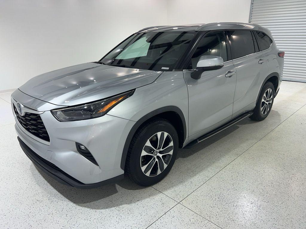 used 2022 Toyota Highlander Hybrid car, priced at $33,880