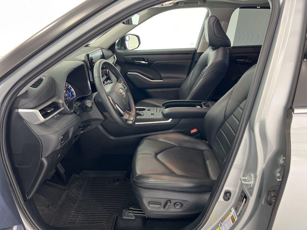 used 2022 Toyota Highlander Hybrid car, priced at $33,880