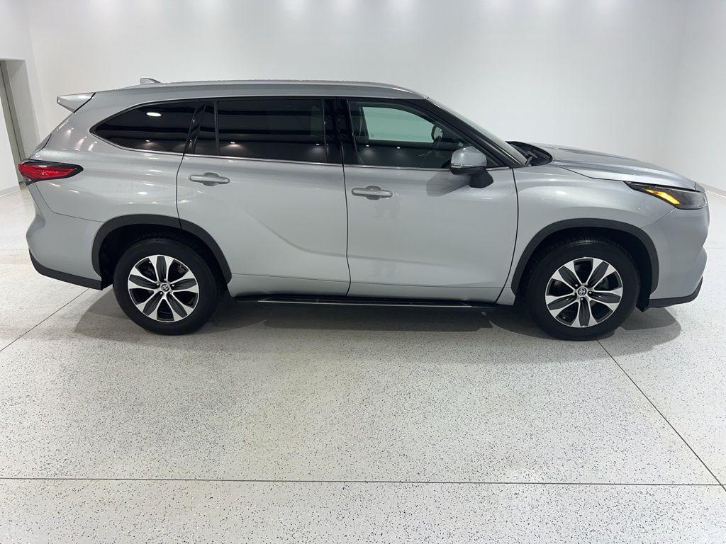 used 2022 Toyota Highlander Hybrid car, priced at $33,880