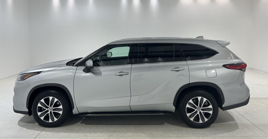 used 2022 Toyota Highlander Hybrid car, priced at $33,880