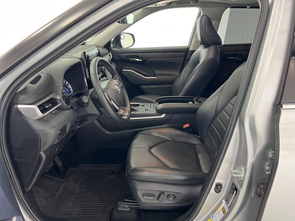 used 2022 Toyota Highlander Hybrid car, priced at $33,880