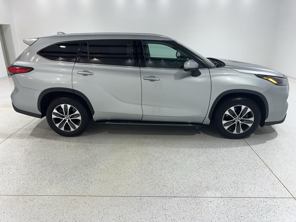 used 2022 Toyota Highlander Hybrid car, priced at $33,880