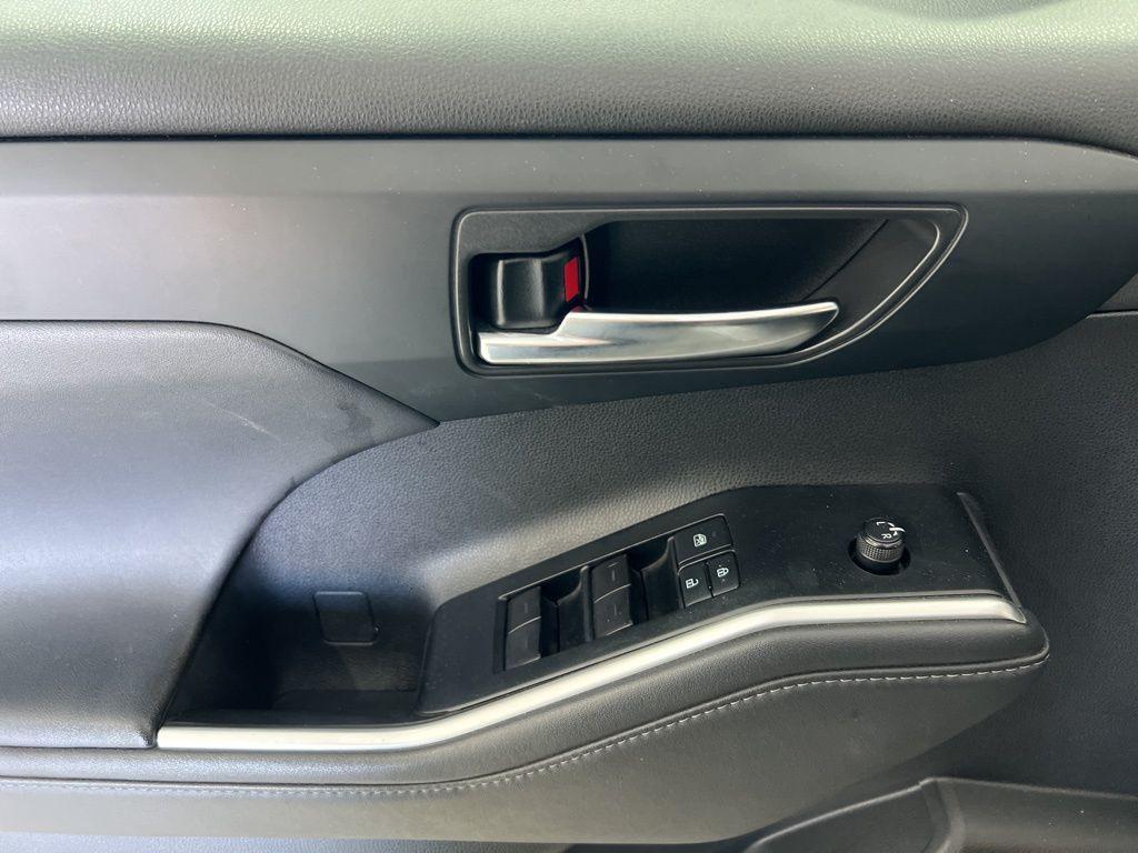 used 2022 Toyota Highlander Hybrid car, priced at $33,880