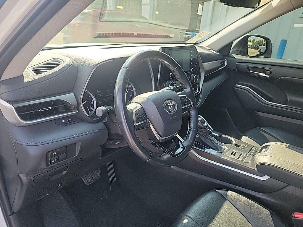 used 2021 Toyota Highlander car, priced at $30,998