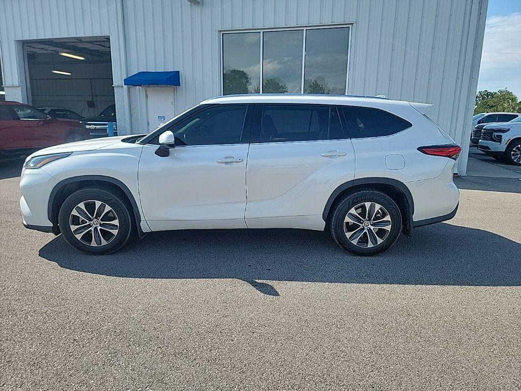 used 2021 Toyota Highlander car, priced at $30,998