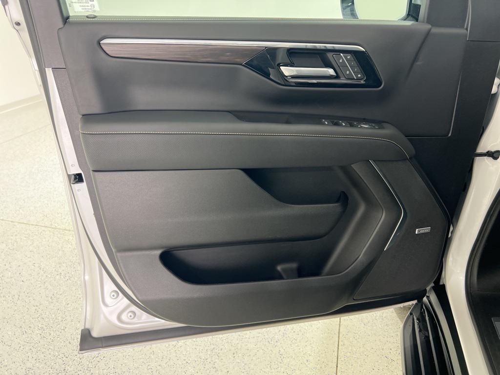 new 2025 Chevrolet Suburban car, priced at $87,971