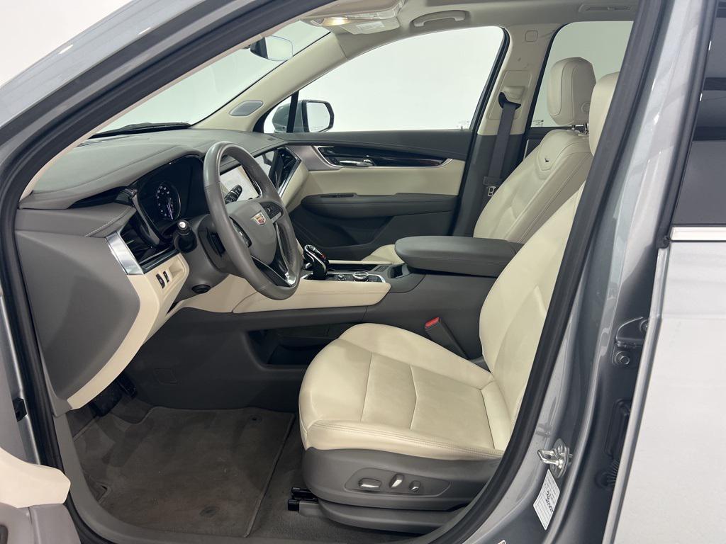 used 2025 Cadillac XT6 car, priced at $42,880