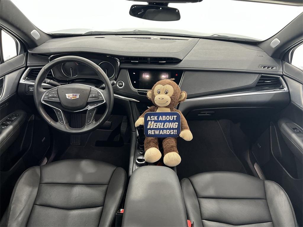 used 2025 Cadillac XT5 car, priced at $38,880