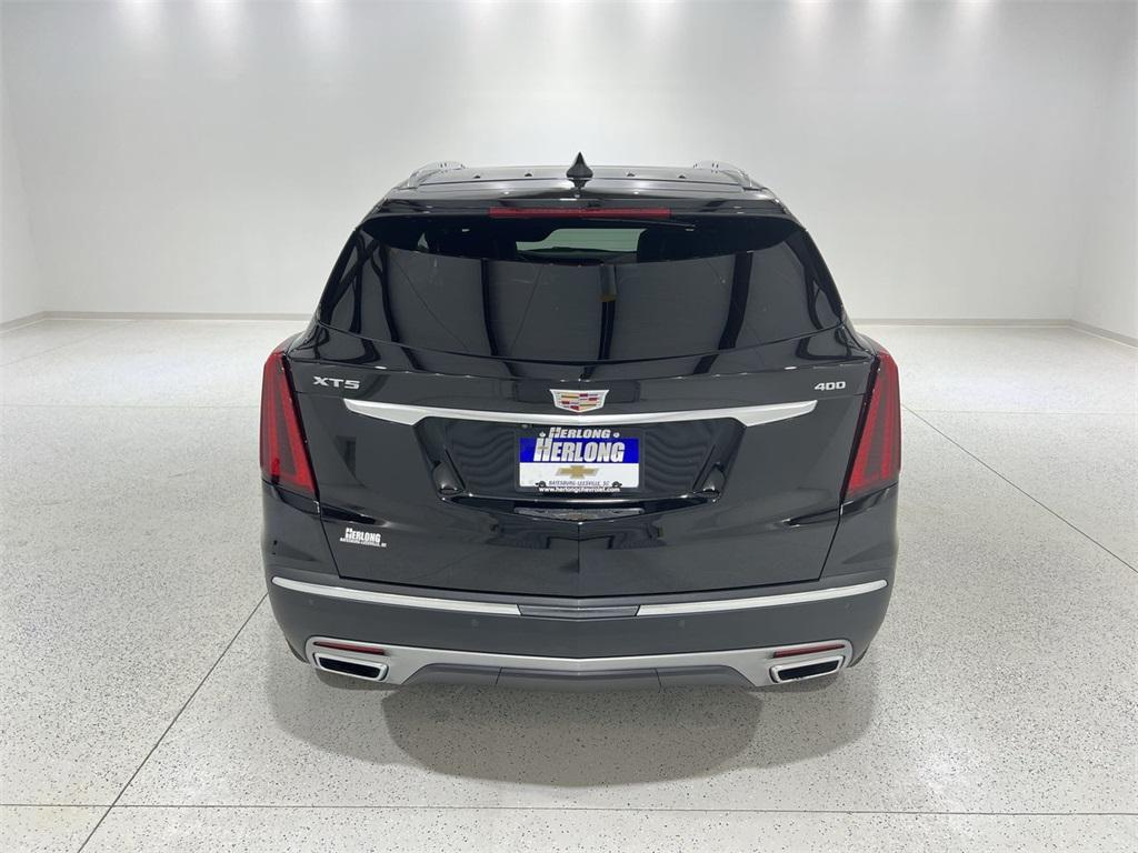 used 2025 Cadillac XT5 car, priced at $38,880