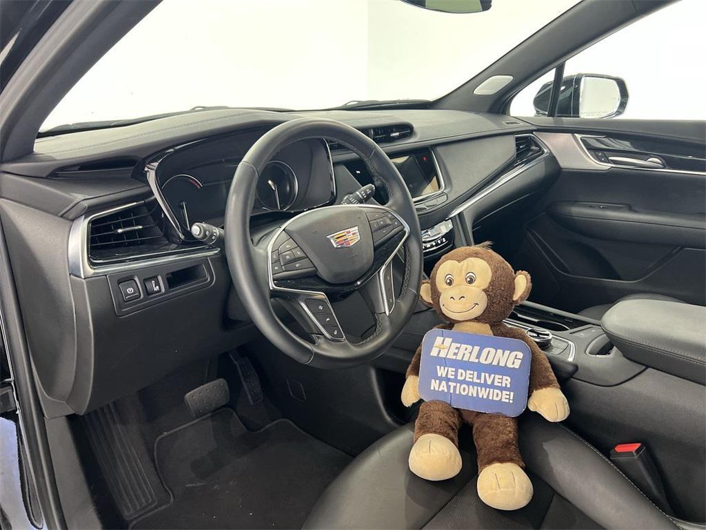 used 2025 Cadillac XT5 car, priced at $38,880