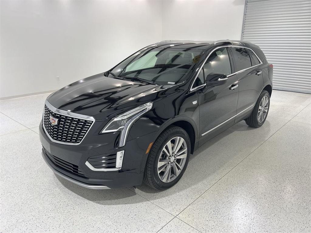 used 2025 Cadillac XT5 car, priced at $41,998