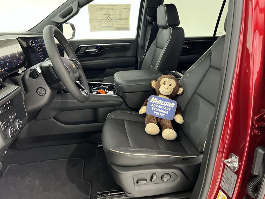 new 2025 Chevrolet Suburban car, priced at $79,400