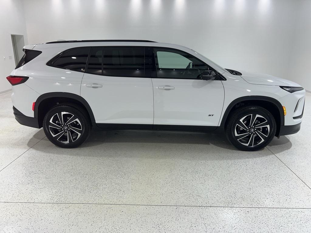 used 2025 Buick Enclave car, priced at $39,880